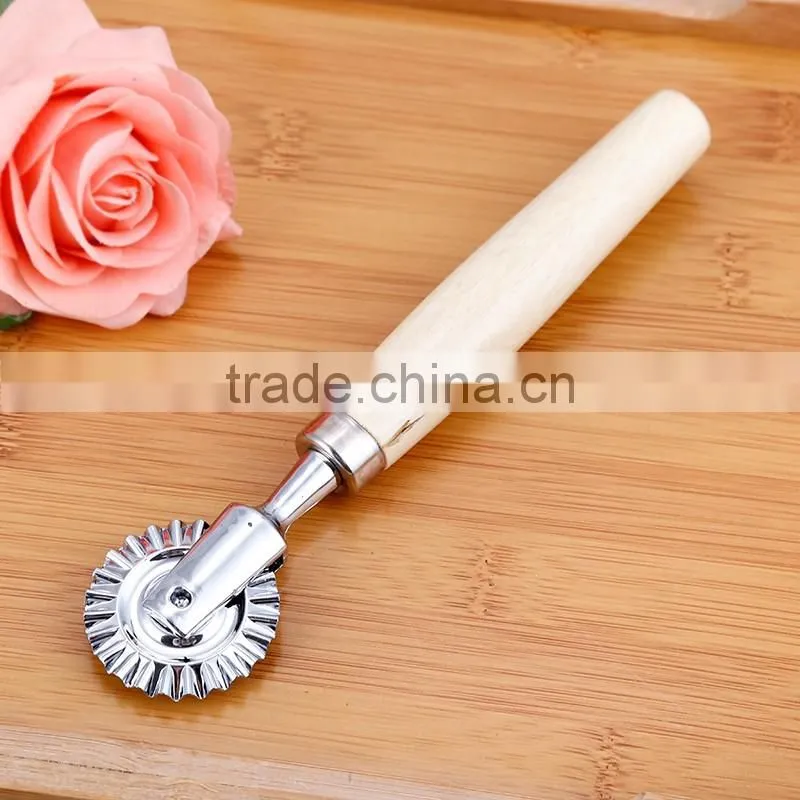 Factory price top quality hot sale wood handle stainless steel material pizza cutter