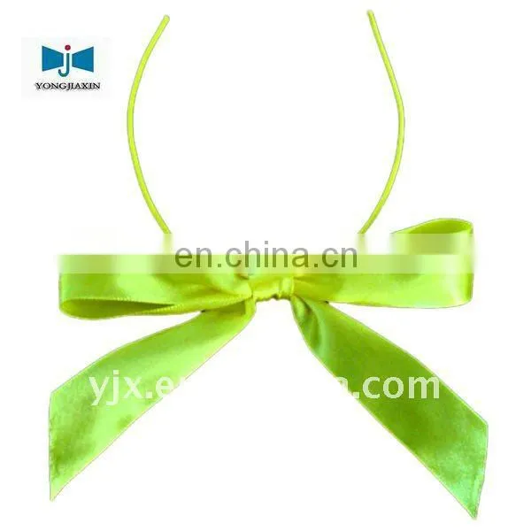 Gift Wrap Christmas Bow/Elastic Loop Tie