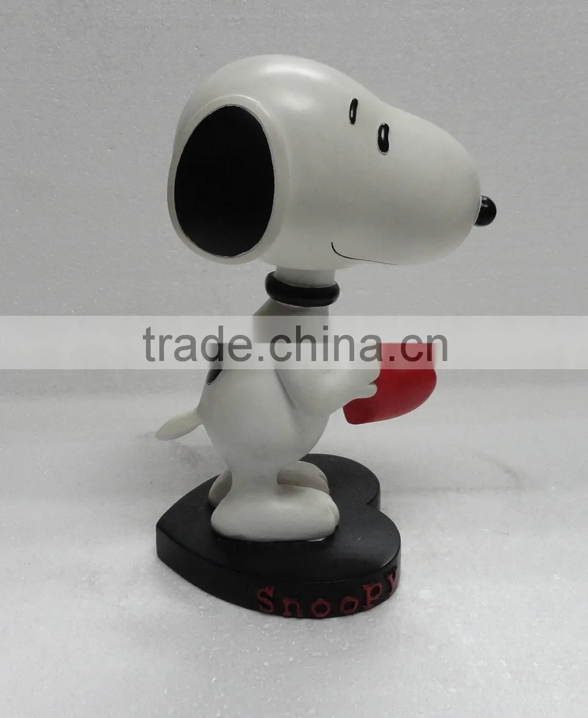 customized action lovely yellow snoopy statues figurine