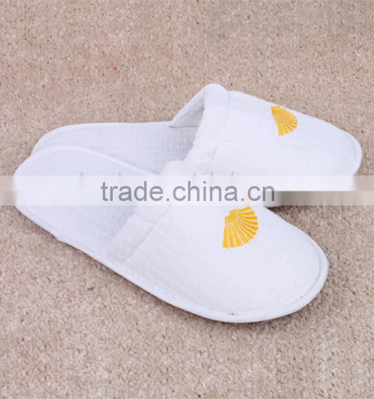 Fancy Disposable Hotel Slippers With Embroidered Logo