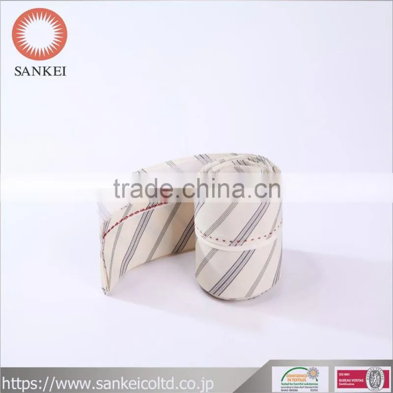 the waist lining band, it is made of fabric, resin interlining and anti-skid tape. SKM-2001