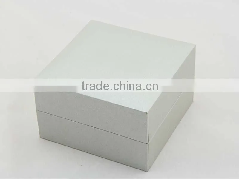 Custom white jewelry box / pearl bracelet box