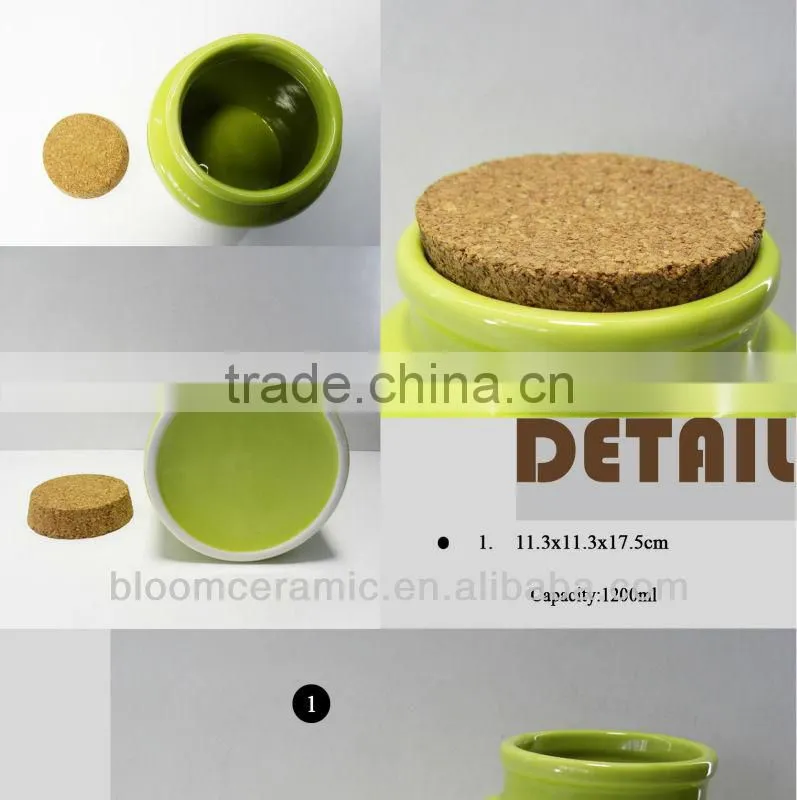 Ceramic spice storage jar with lid