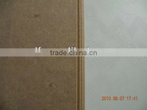 Deep synchronized grain surface laminate floor