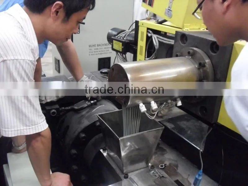 Plastic granule extruder