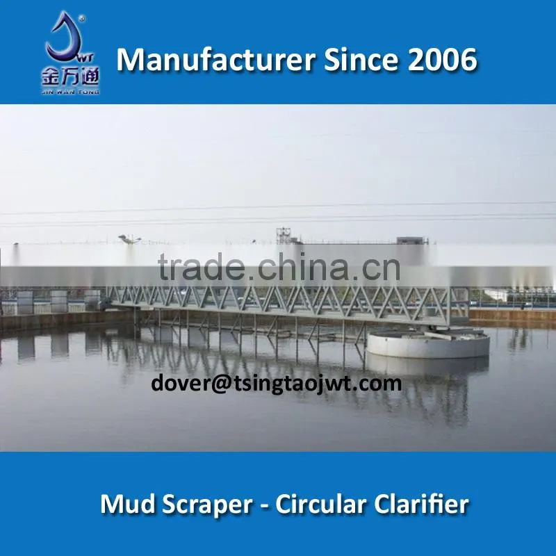 Peripheral drive circular sludge collector in circular tank