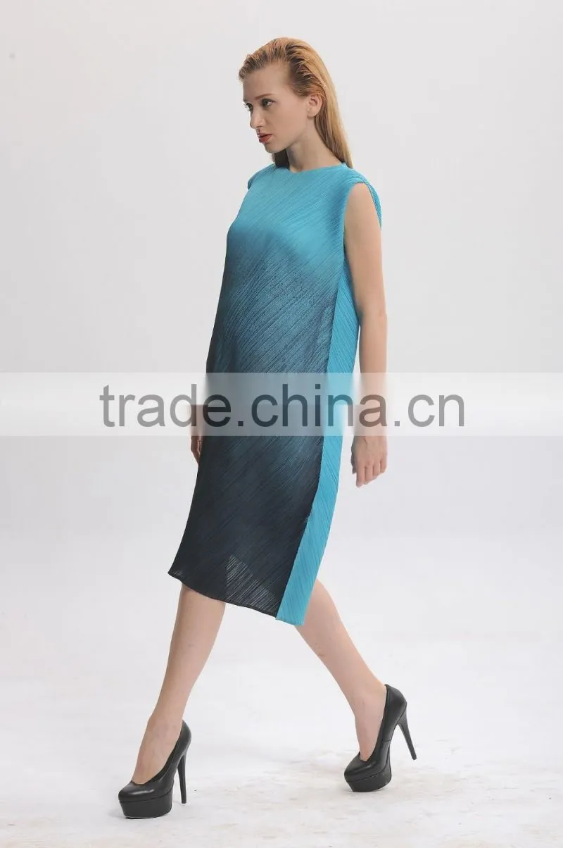 Women wrinkle graduated color irregular hem fashionable dress