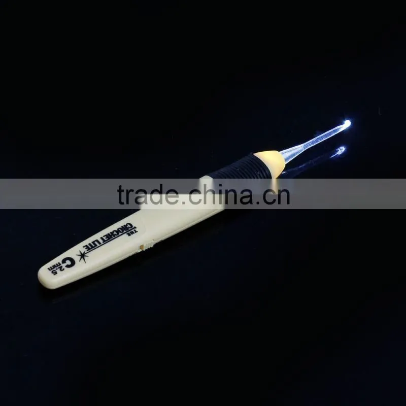 Custom C2.5mm 15.6x1.6cm Crochet Hook With Led Light