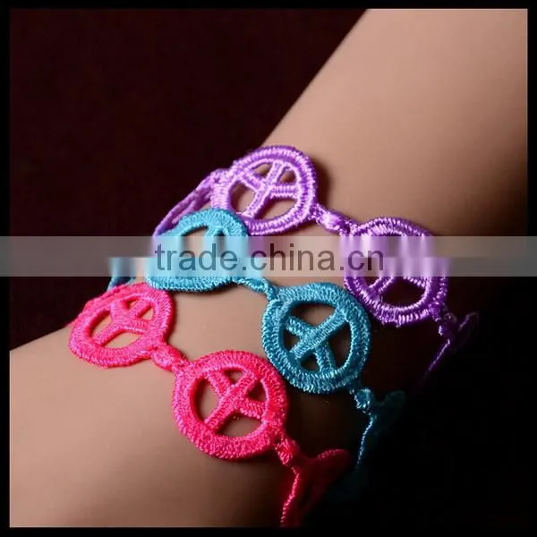Trends in Italy : Friend lace Clover bracelet Handmade The New