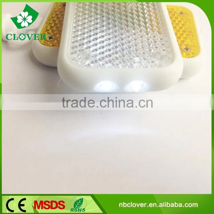 Plastic material clip-on 2 LED reflective keychain flashlight for promotion