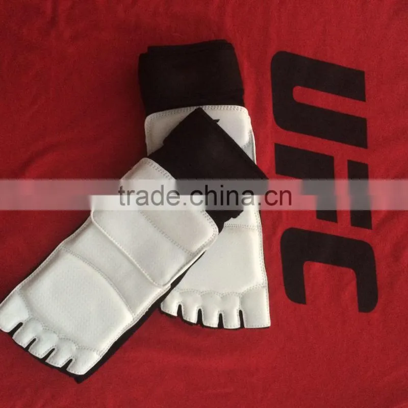 2015 newHalf finger Boxing Glove Adult Taekwondo Gloves Karate Training Gloves
