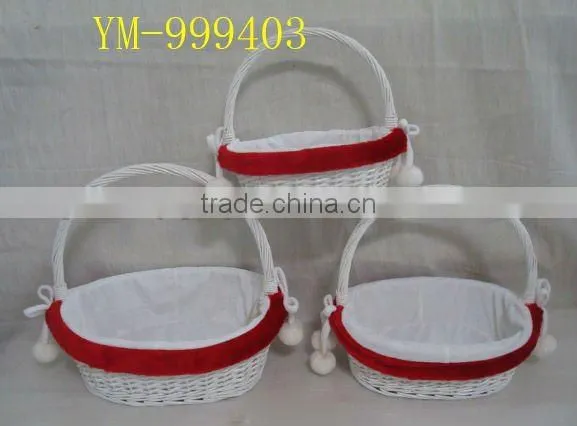 Small White Wicker Christmas Gift Basket With Fabric Liner