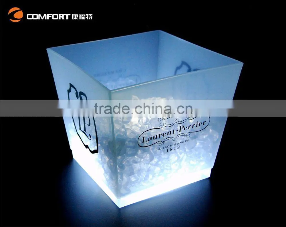 Competitive plastic around food serving tray