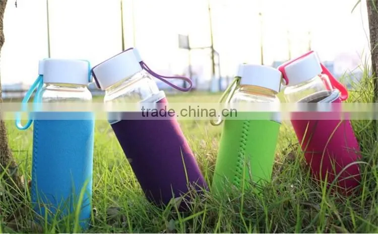 Promotional Gift Portable Reusable 500ml Glass Water Bottle Cheap Flat Glass Water Bottle with Color Cup Coat