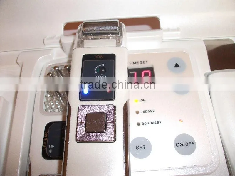 3 in1 multifunction skin scrubber