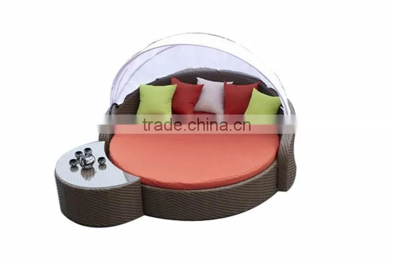 rattan/wicker outdoor sun lounger