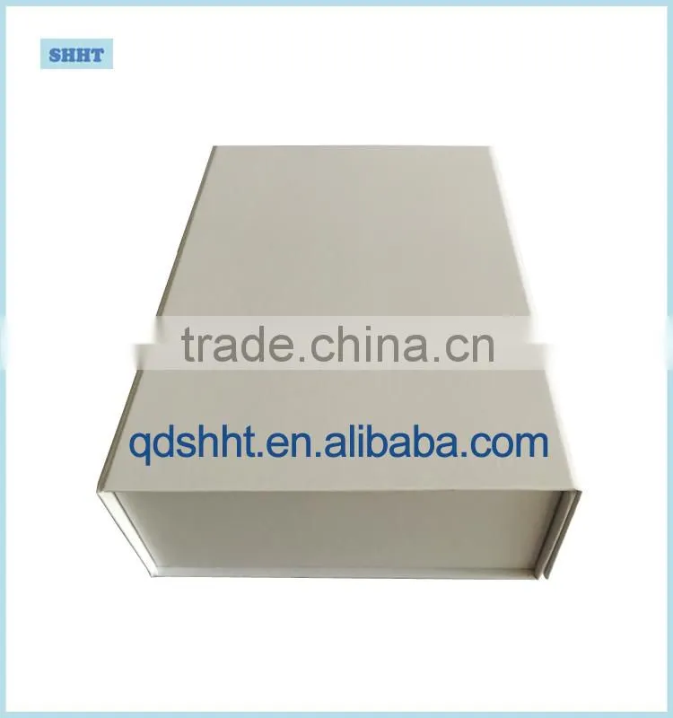 folding packaging box with megnet closure and customized design