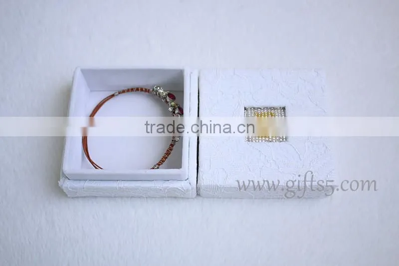 Personalizedwedding jewelry boxes with beaded name plate of I