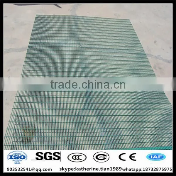 pvc coated green vinly airport bend welded wire mesh security fence for yard guard