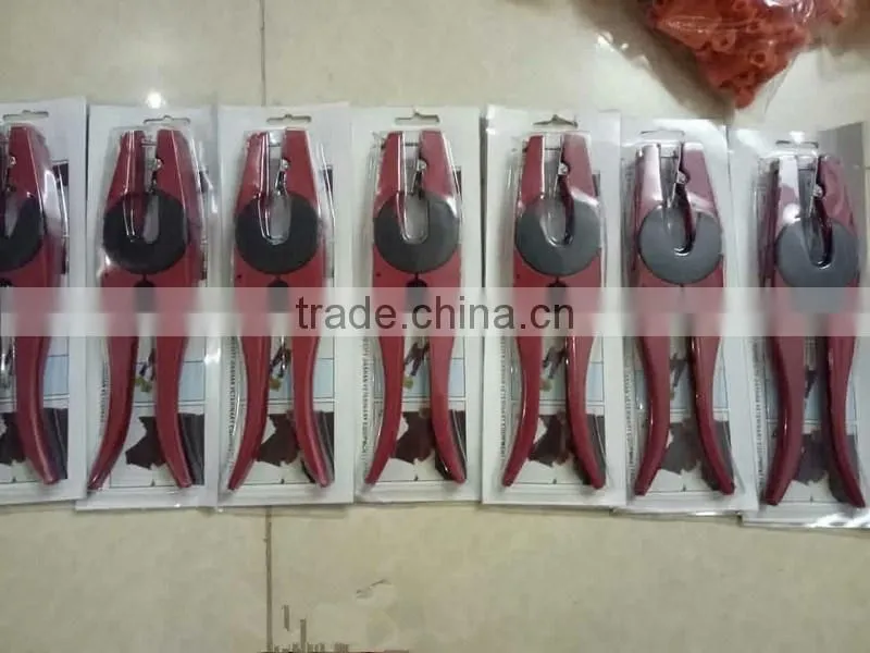 Poultry equipment for pig /pig ear tag /pig ear tag plier /pig nipple drinker for sale
