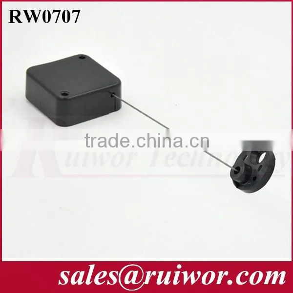 Square holding exhibit retractor with round removeable tuit end fitting