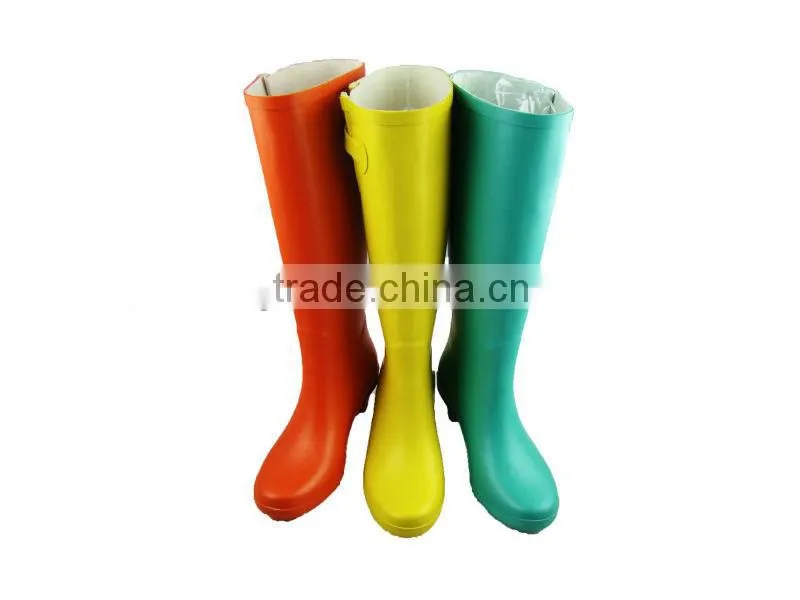Lady rubber rain boots with heels