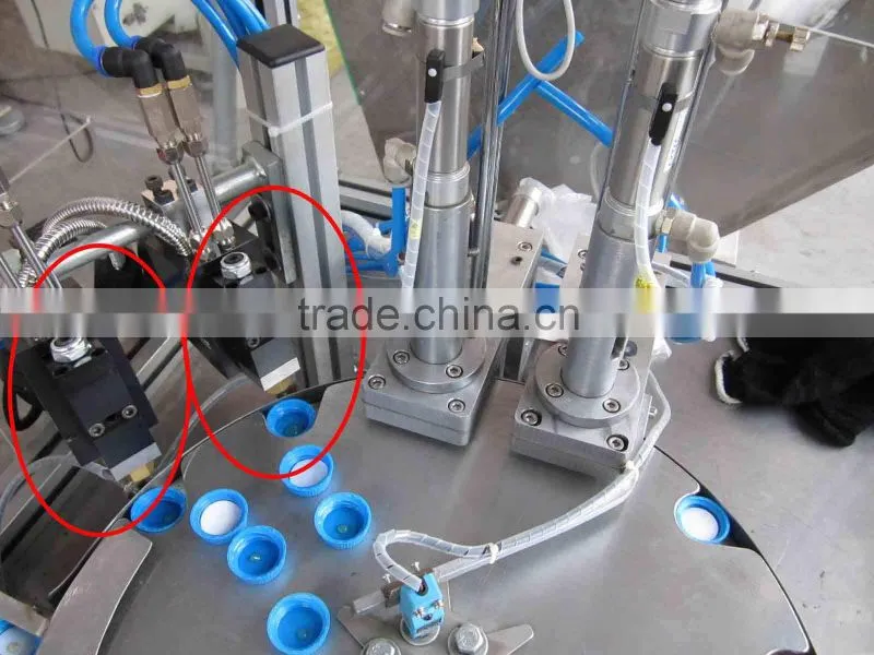 Cap dispensing machine