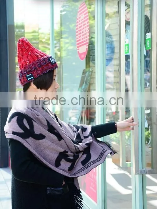 Fashion ladies Valentine gifts Bluetooth knitted hat winter smart bluetooth hat for listen to music Bluetooth headset