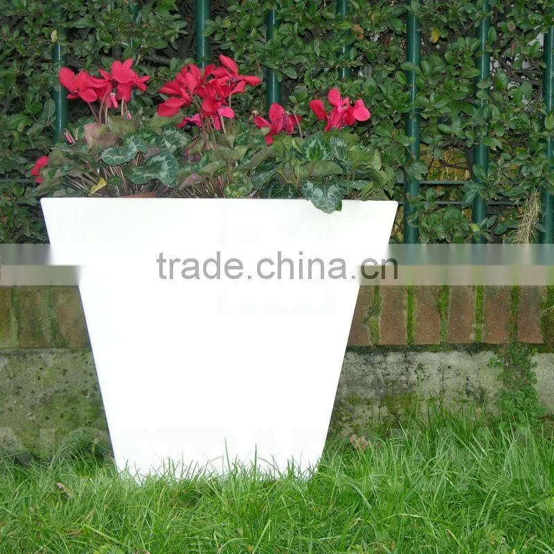 led modern outdoor planter