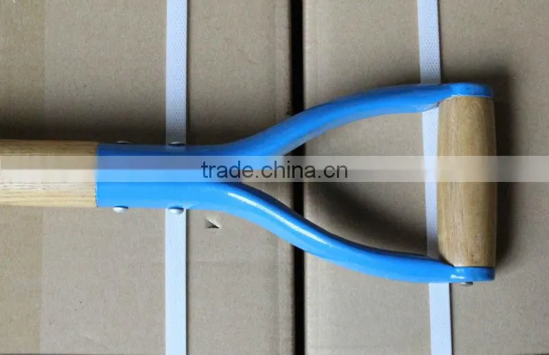 Digging fork with wooden handle