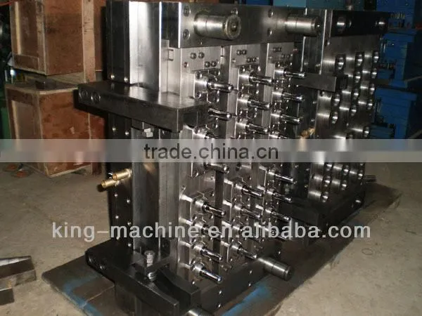 Plastic products making machine / injection molding machine