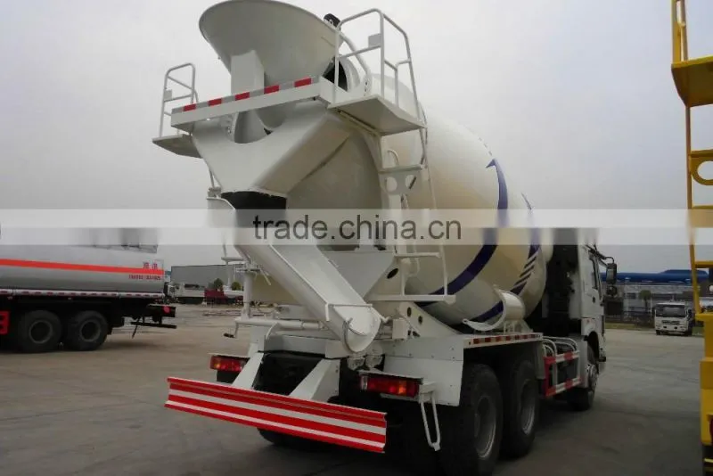 6x4 SINOTRUK HOWO 12cbm mixer for sale