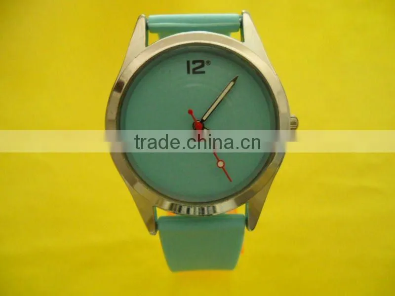 Latest Thin Strap Silicone Quartz Watch