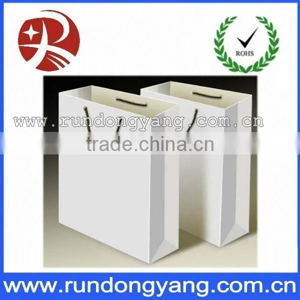 white paper bag with handle for packing gift from guangdong factory