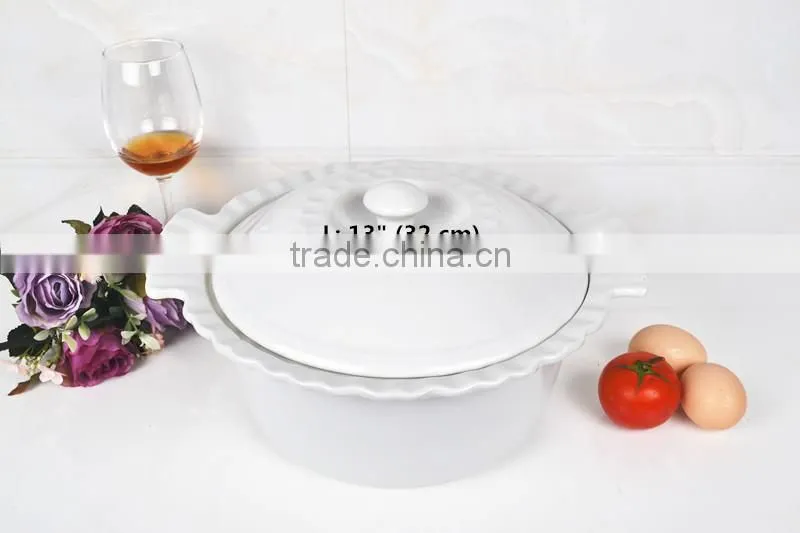 13" Round ceramic bakeware with lid