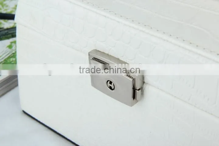 white simple jewelry box with PU