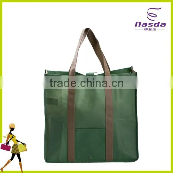 Foldable tote bag with snap closure