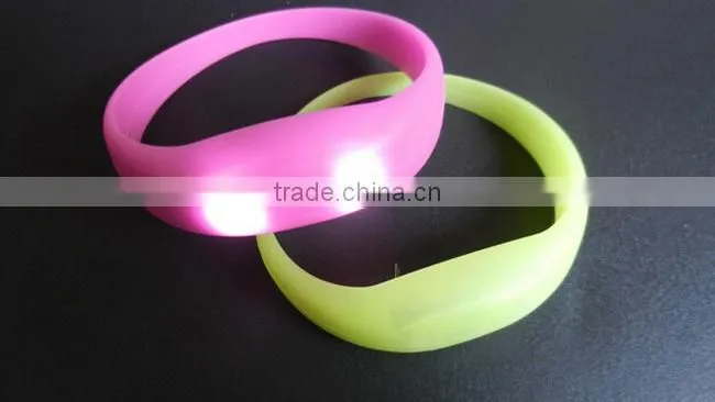 Wholesale customized LED silicone bracelet fashion and funny ,OEM welcome