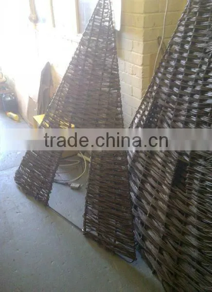 Wicker garden decoration --- flower stand & planter / garden house