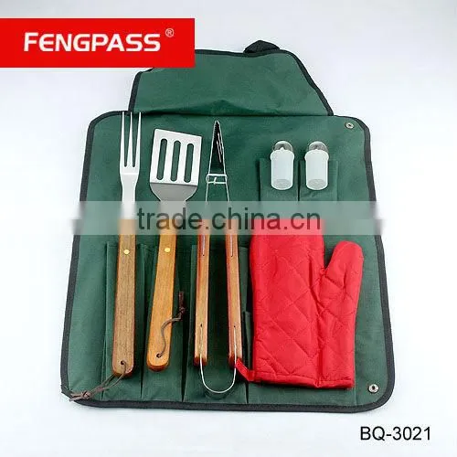 wooden handle bbq kit/set/accessories with plastic suitcase bbq set (7-66-67)