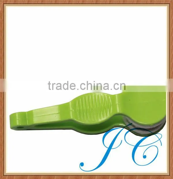 Wholesale different colors plastic eye glasses cleaner keychain for gifts