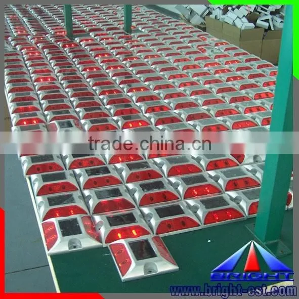 High quality flashing LED solar road marking studs,solar LED step light dark caution road stud