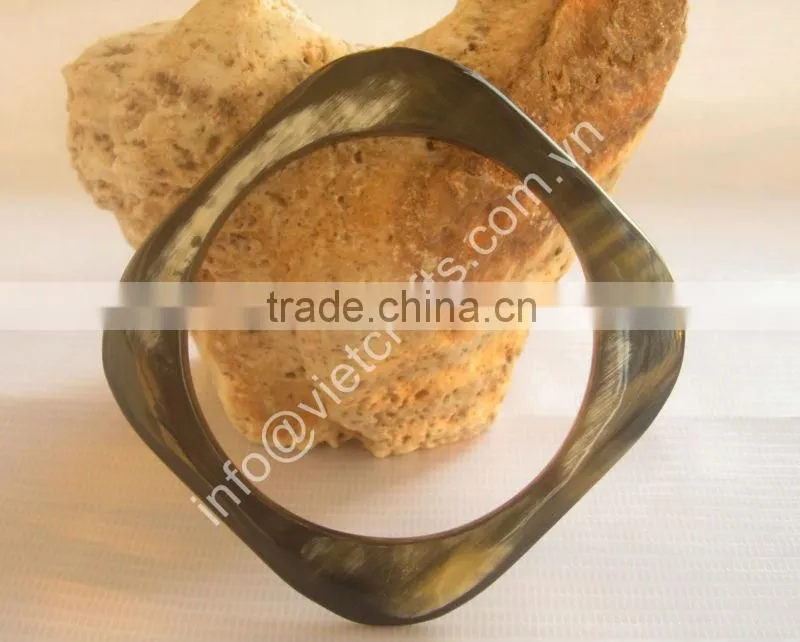 Buffalo horn bangle, horn bracelet. Black with vein color