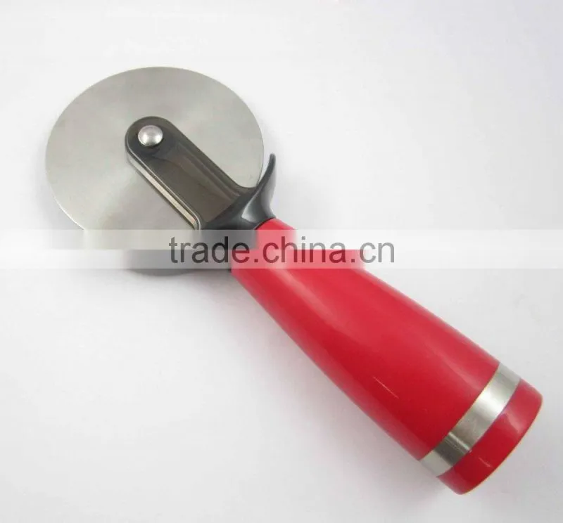Stainless Steel Pizza Cutter With Plastic Handle