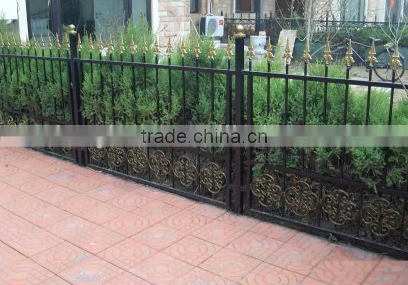 2013 Top-selling modern wrought iron garden fencing