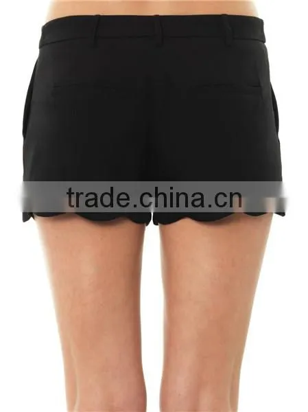 Wholesale Black Scalloped Hem Crepe For Ladies Shorts