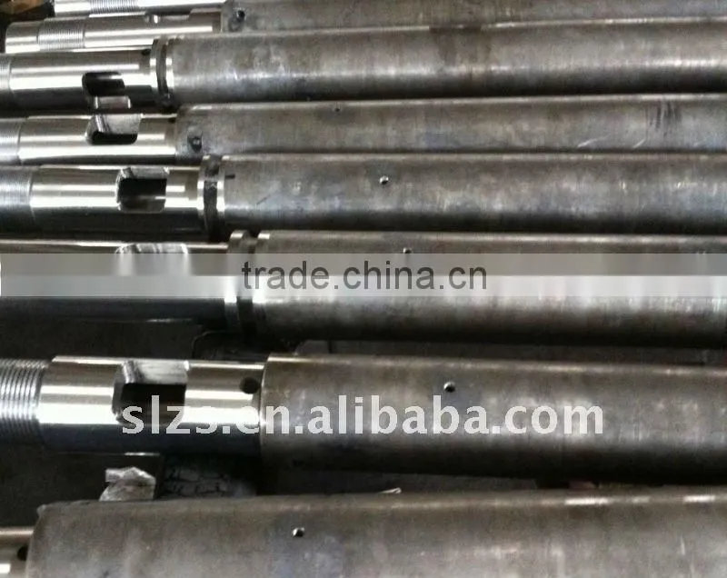 Screw and barrel for pelletizer machine