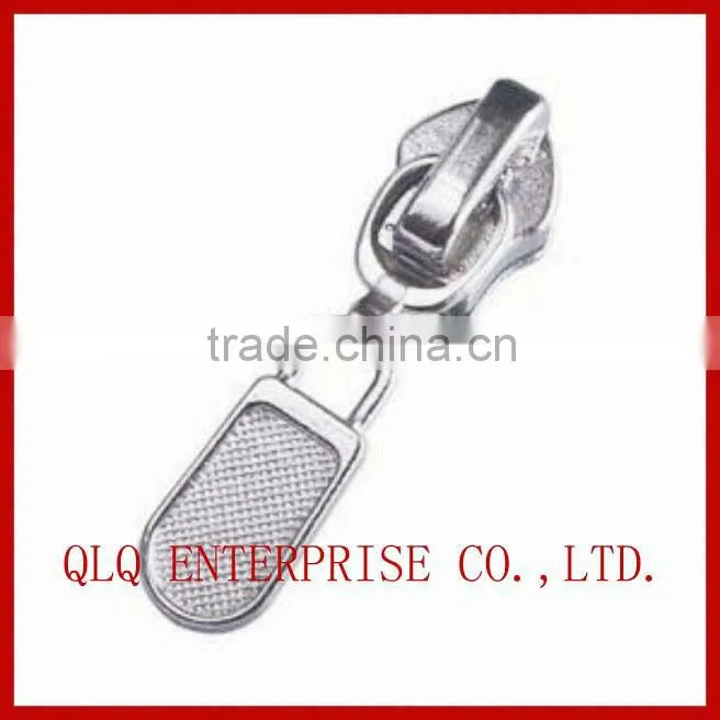 Auto lock zipper and slider