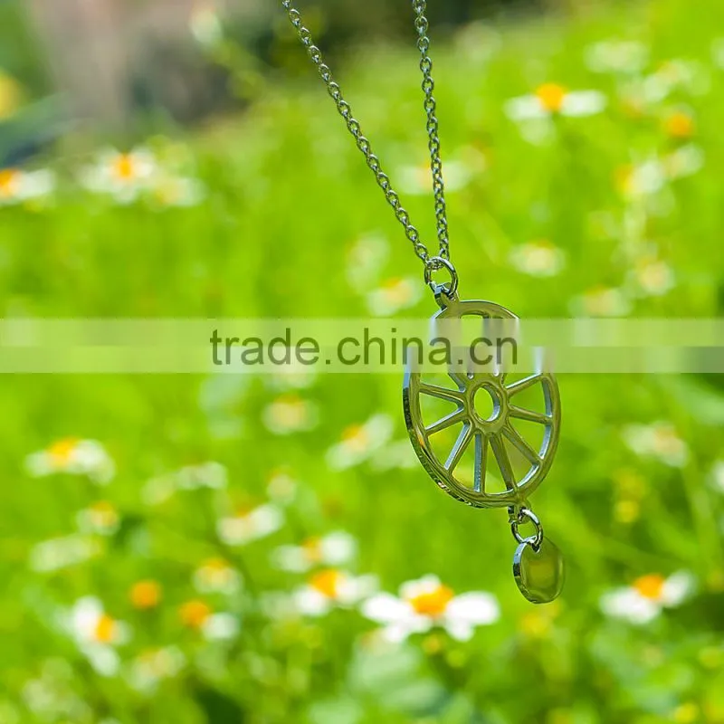 Hotselling stainless steel hanging 12-spokie wagon wheel pendants