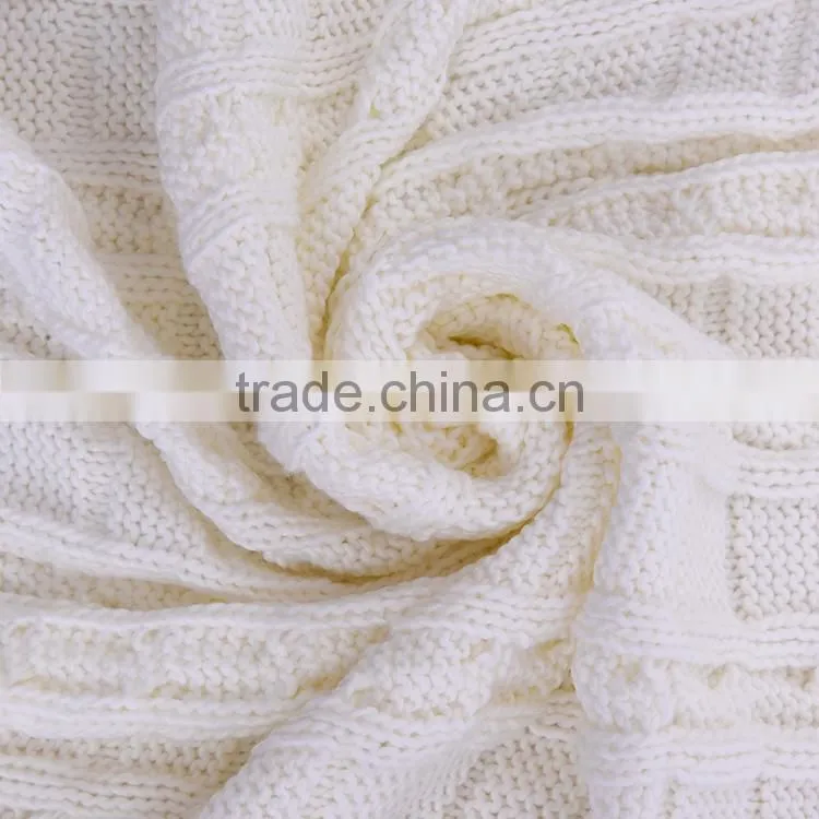 Cable knitted 100 acrylic throw blankets with pompom